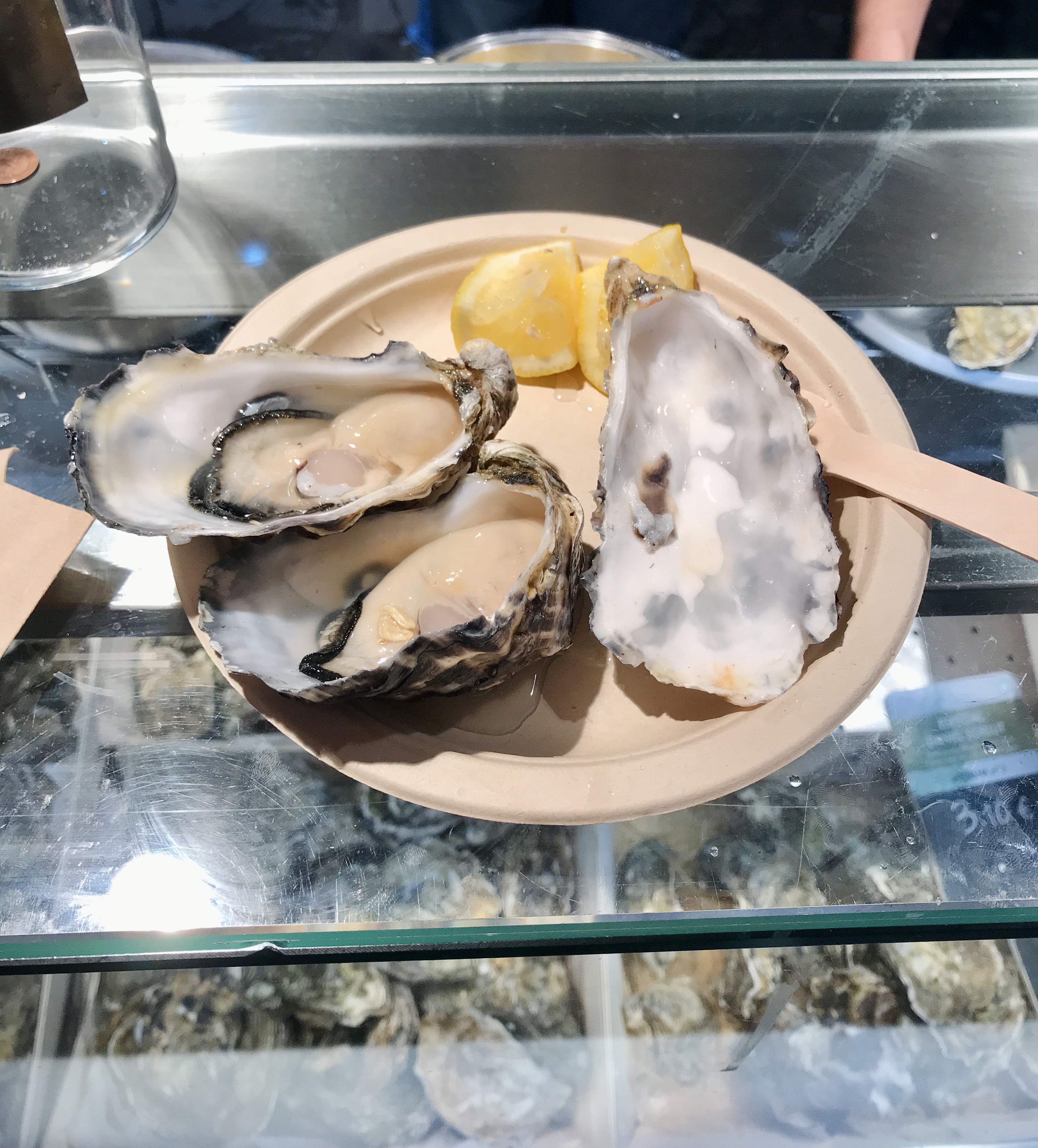 Fine de Claire oysters served in Madrid